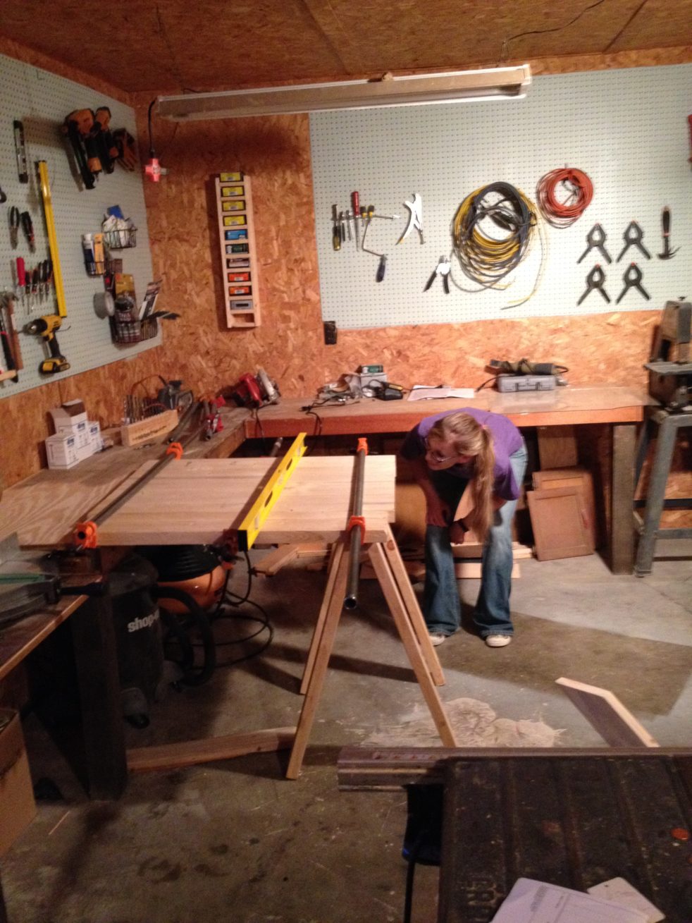DIY Coffee Table{Easy X Base Table with Round Top!!}