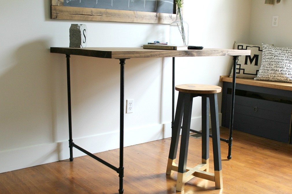 How to Build the Easiest Desk Ever