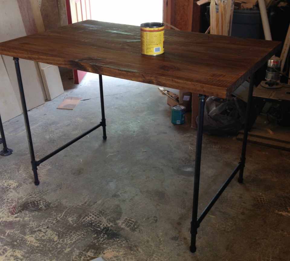 How to build the easiest desk ever