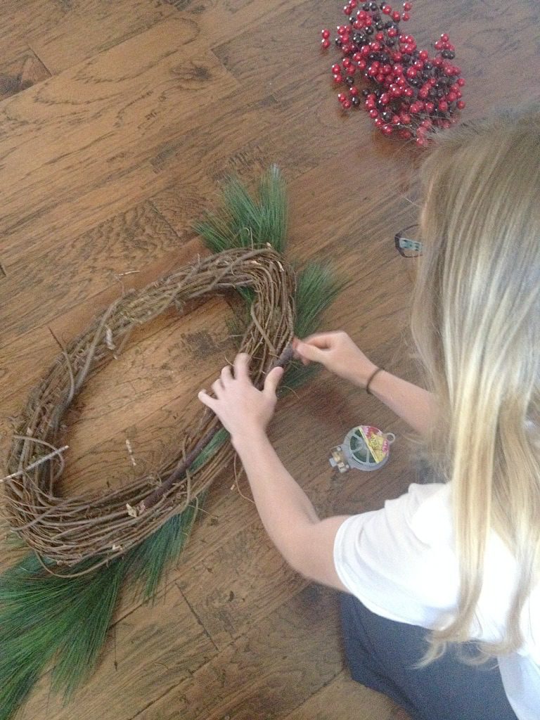 5 Minute Christmas Wreath Anyone Can Make!