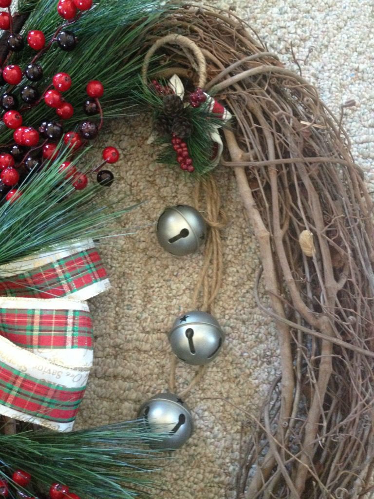 5 Minute Christmas Wreath Anyone Can Make!