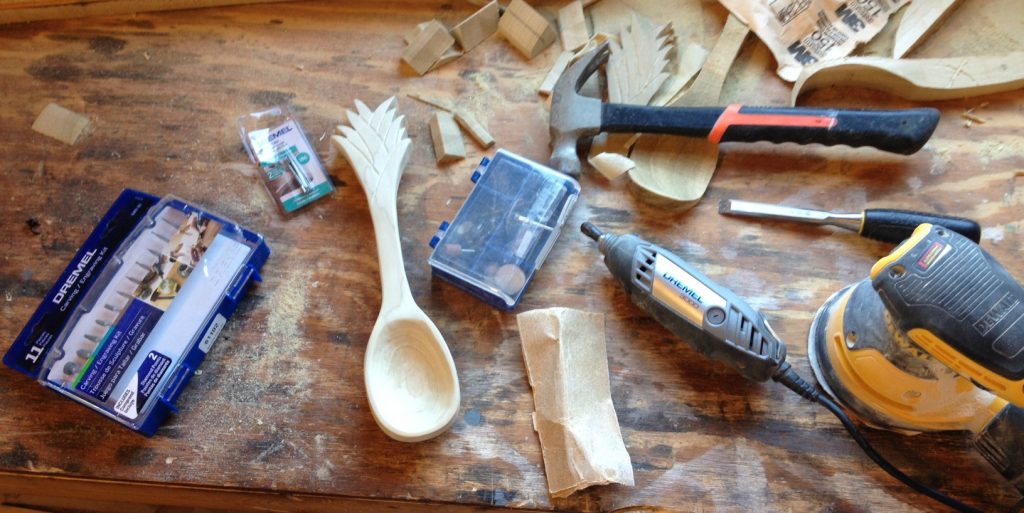 How to carve a wooden pineapple spoon