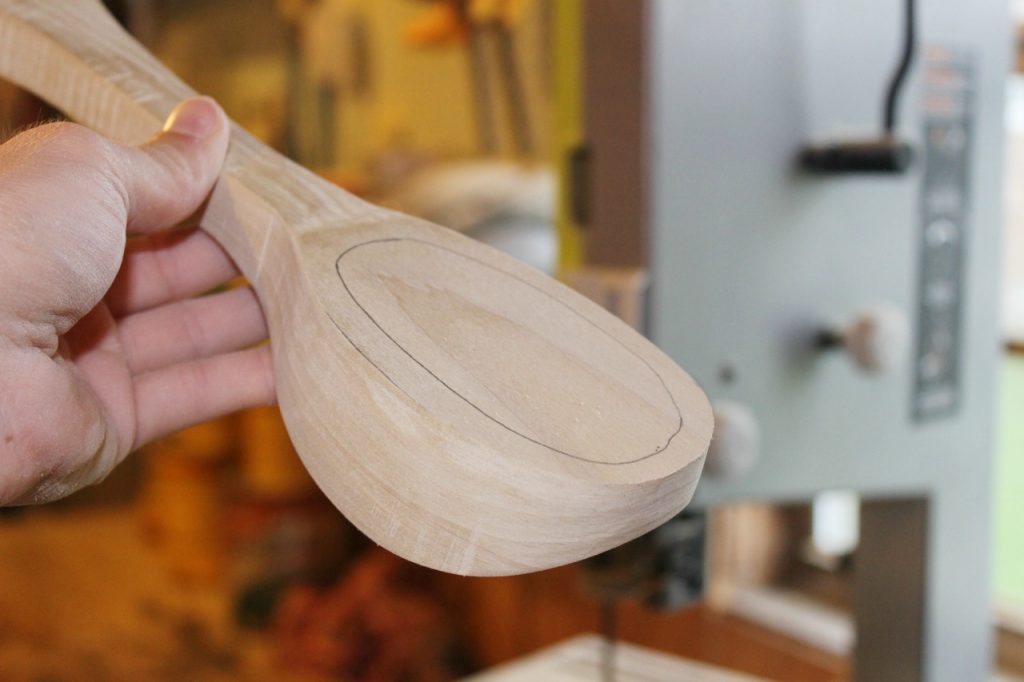 How to carve a wooden pineapple spoon