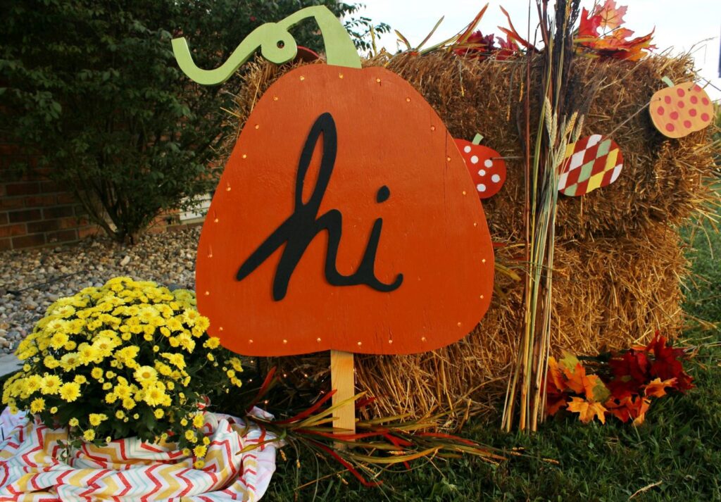 How to make a DIY Harvest Yard Sign with lights!
