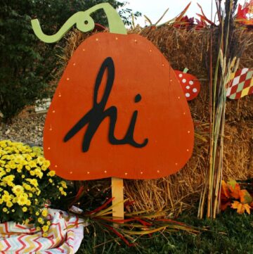 How to make a DIY Harvest Yard Sign with lights!