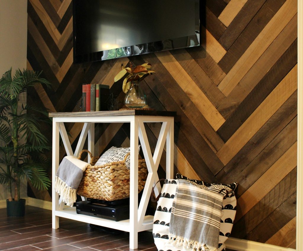 How to install a barn wood wall with herringbone pattern to make a gorgeous accent wall in your living room