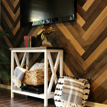 How to install a barn wood wall with herringbone pattern to make a gorgeous accent wall in your living room