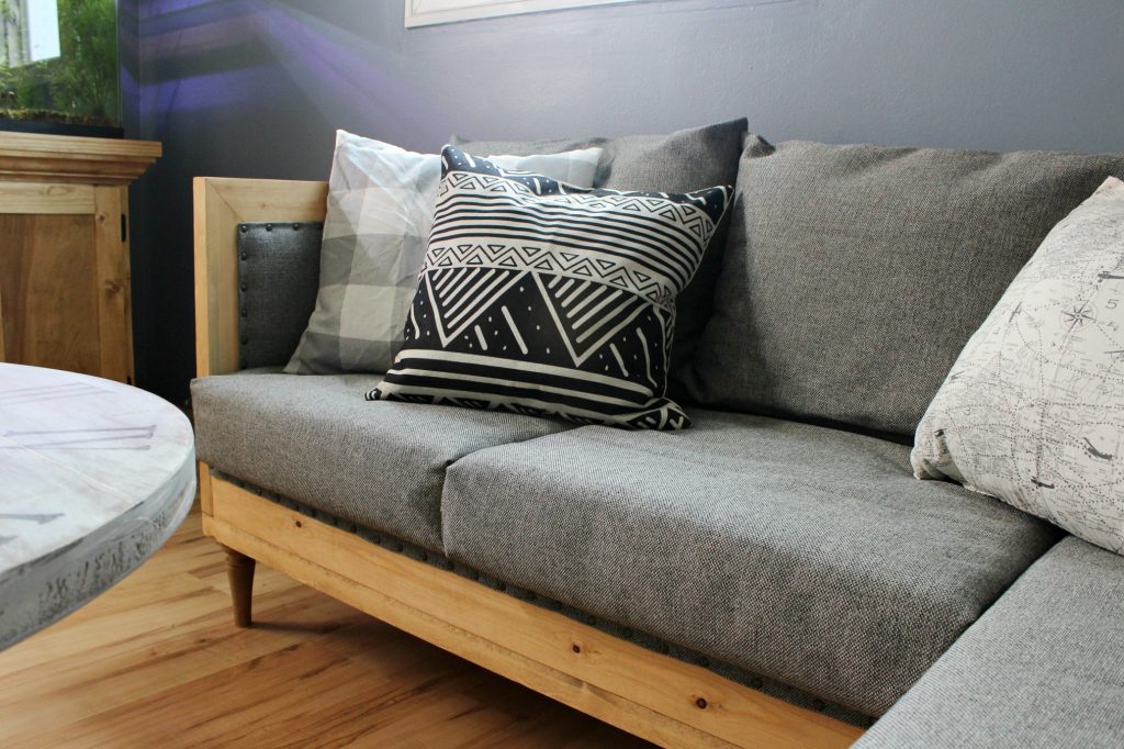 Vaag Onverenigbaar japon DIY Couch--How to Build and Upholster Your Own Sofa