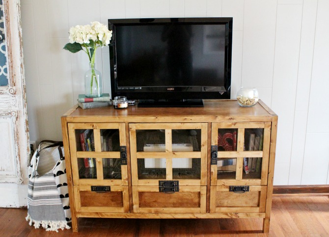 How to build a gorgeous display media console with glass panel door--free building plans!
