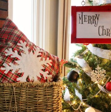 How to make an easy DIY Snowflake pillow for Christmas!