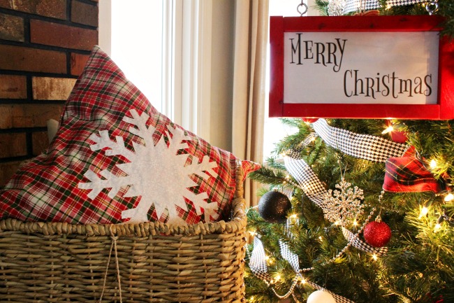 How to make an easy DIY Snowflake pillow for Christmas!