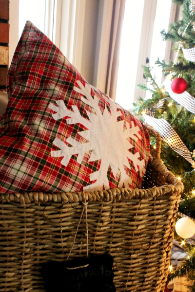 DIY snowflake pillow cover--Easy Christmas DIY project