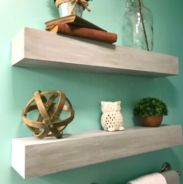 How to make seamless DIY floating shelves! Great for a bathroom!