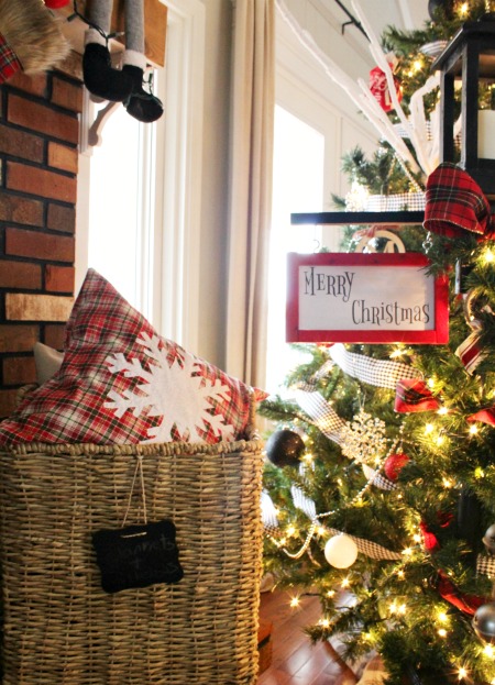 How to make a DIY Christmas Snowflake Pillow cover--Great beginner sewing project for Christmas