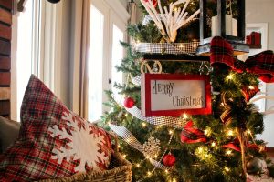 How to make a DIY Snowflake pillow for Christmas decor! Easy DIY Christmas project and great for beginners!