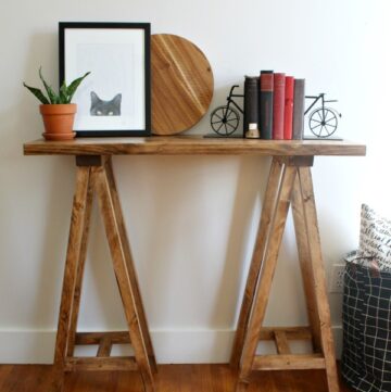 How to build a simple DIY sawhorse console table