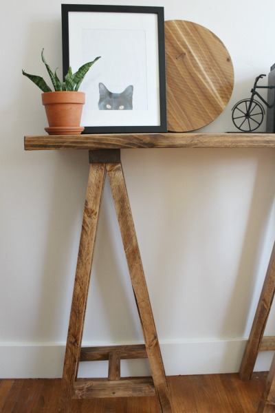 How to build a DIY Sawhorse Console Table--simple and modern Minwax Special Walnut