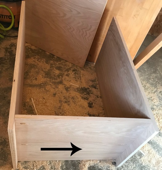 Assemble the DIY bookshelf cabinet carcass