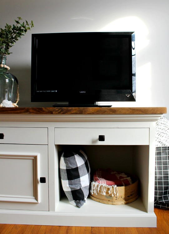 How to Build an Easy DIY TV Stand--makes a great aquarium stand, nightstand, console cabinet, entryway table, etc. Free woodworking plans and video tutorial