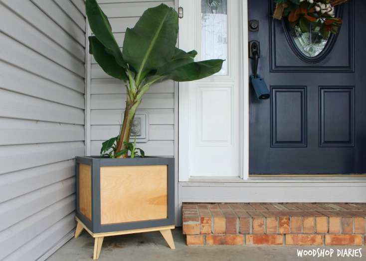 How to Build a Modern Planter Box from Wood scraps! Great beginner project