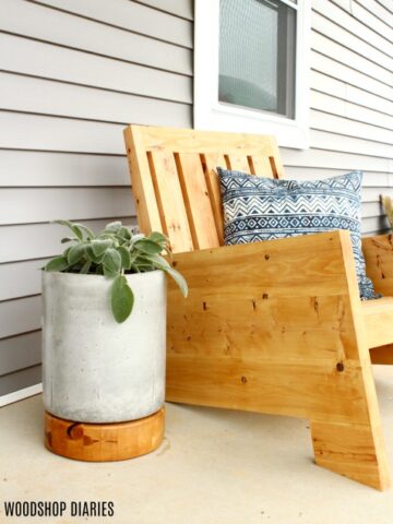 How to make your own DIY concrete planter pot with wooden base