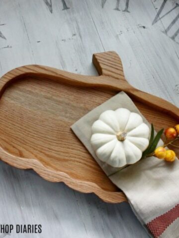 DIY Pumpkin Plate Serving Tray--a fun fall seasonal craft