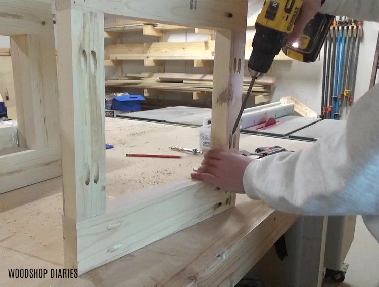 Using pocket holes and screws to assemble side frame panels