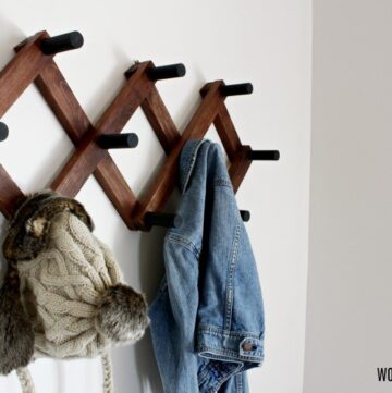 https://www.woodshopdiaries.com/diy-accordion-coat-rack/