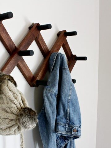 https://www.woodshopdiaries.com/diy-accordion-coat-rack/