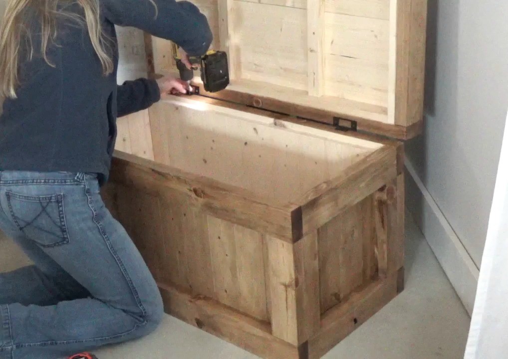 Installing storage trunk lid with non mortise hinges