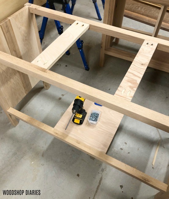 Top supports of dresser console installed between top frame