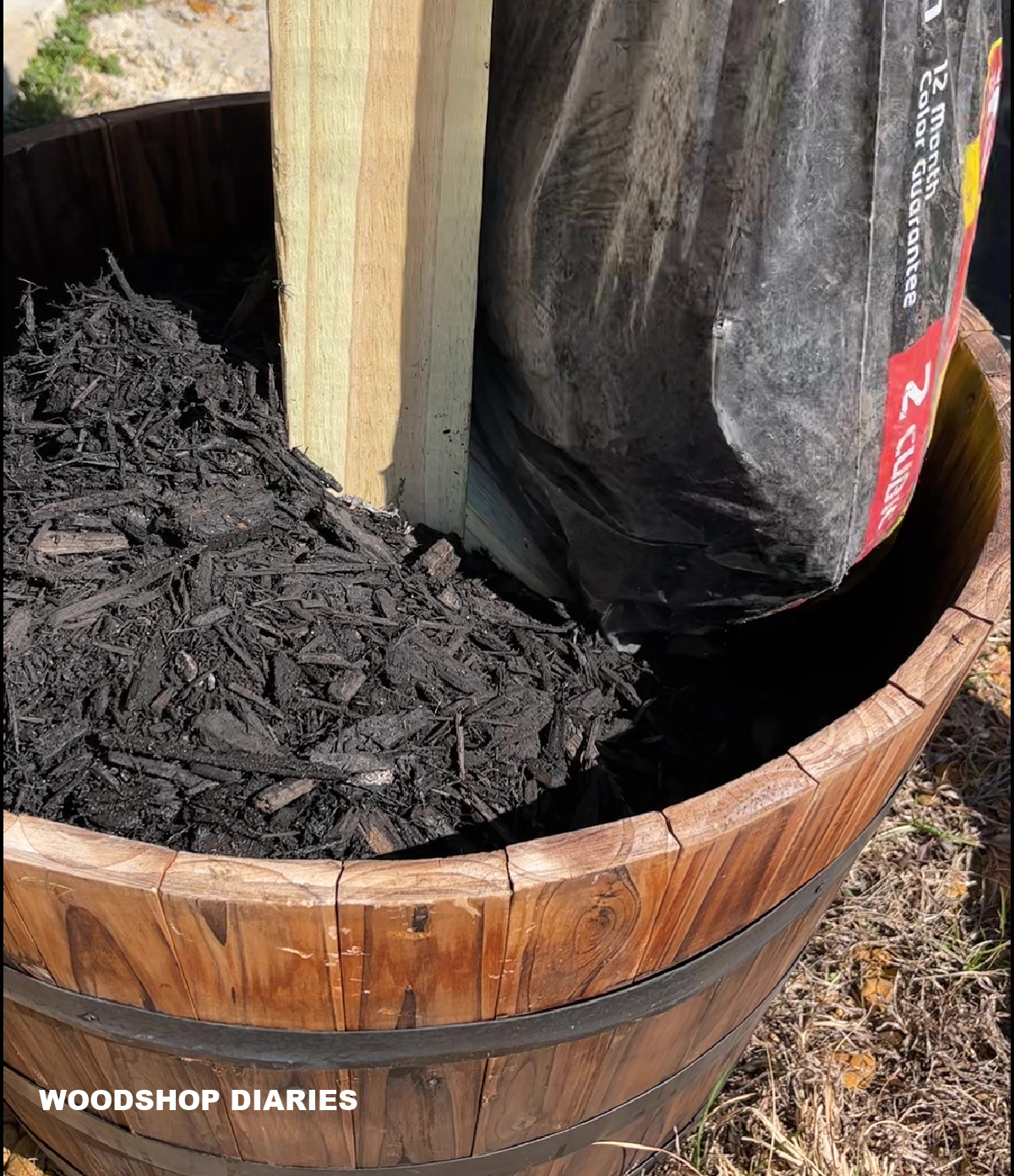 Filling barrel planter with mulch