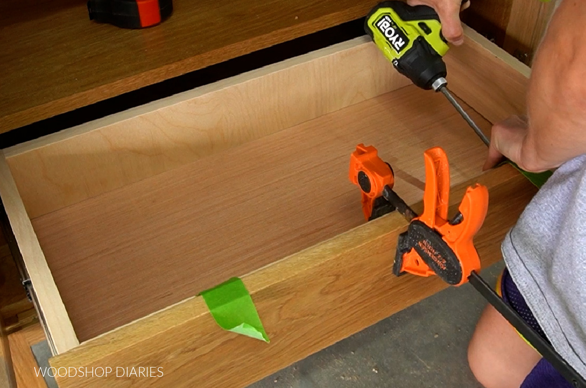 Securing drawer front onto drawer box with screws from the inside