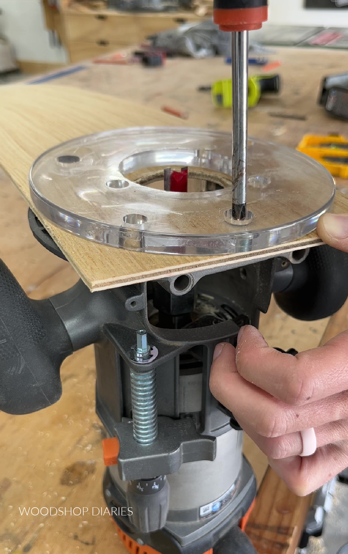 attaching circle jig to router base using screws