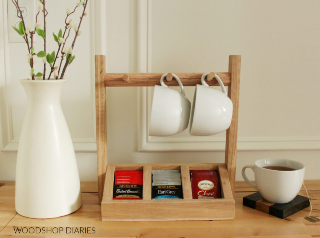 tea organizer box with pegs for holding mugs