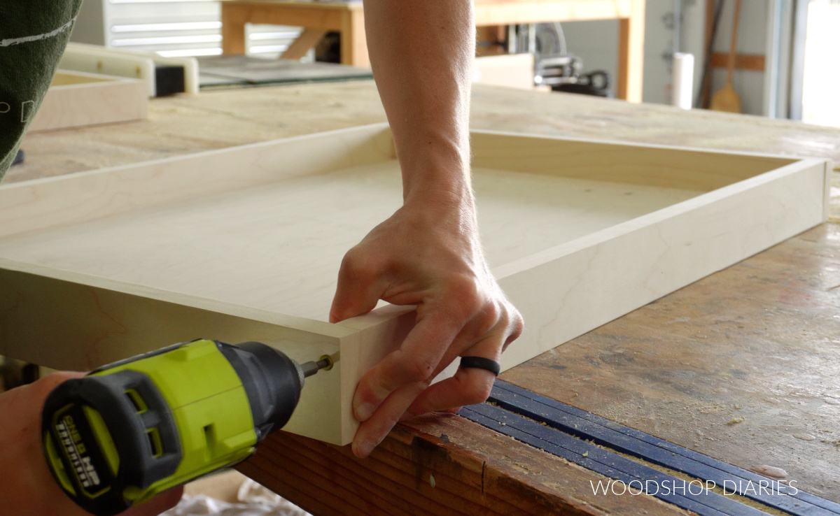 Attaching corners of drawer shelves with screws