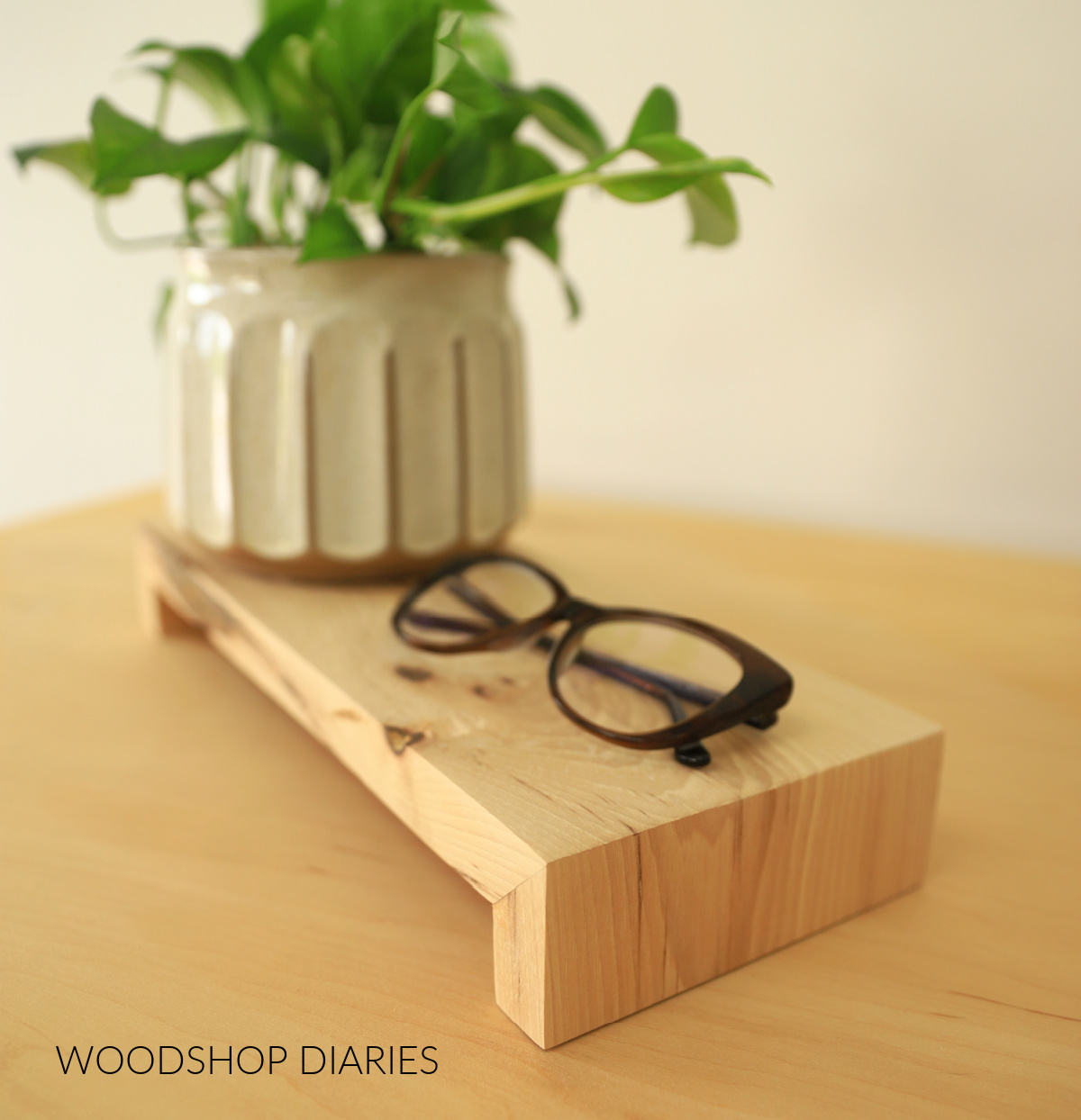 Close up of hickory riser with continuous grain pattern wrapping around edge