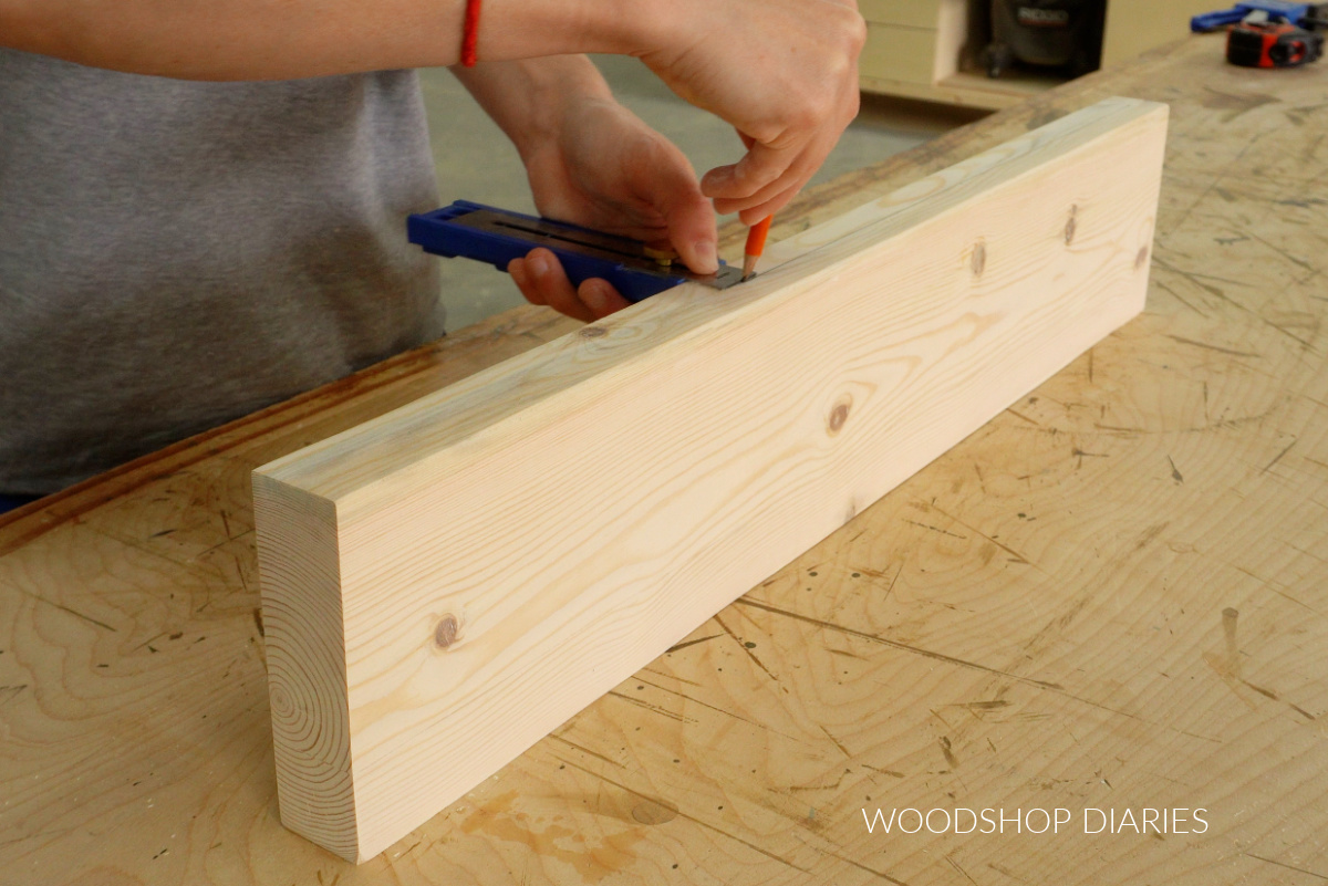 Using Kreg Multimark tool to draw centerline on board edge